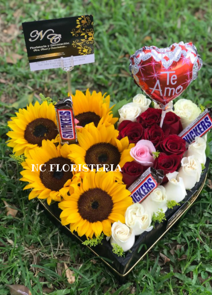 Corazon en madera + globo y chocolatina